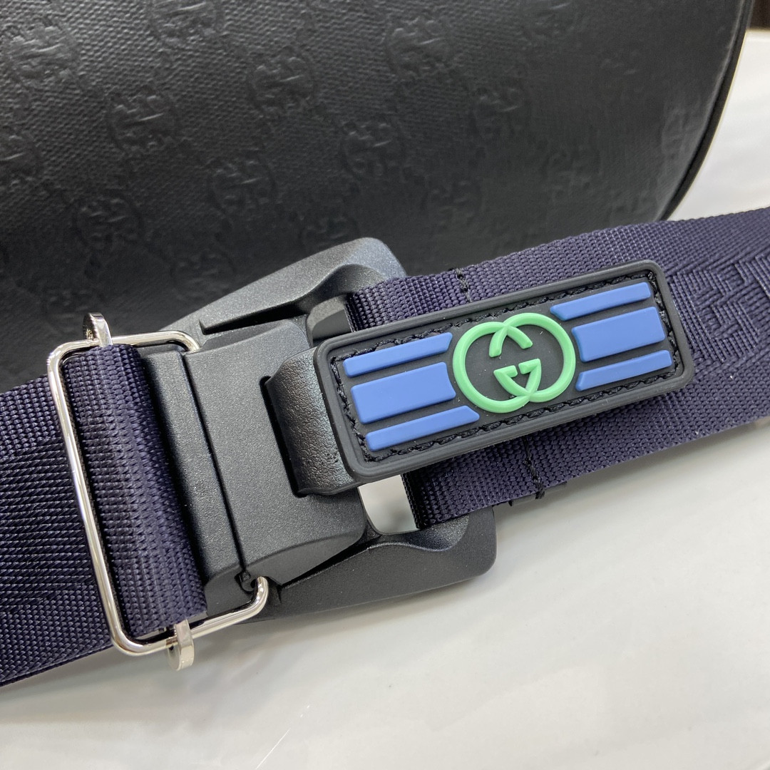 G*u*i waist bag