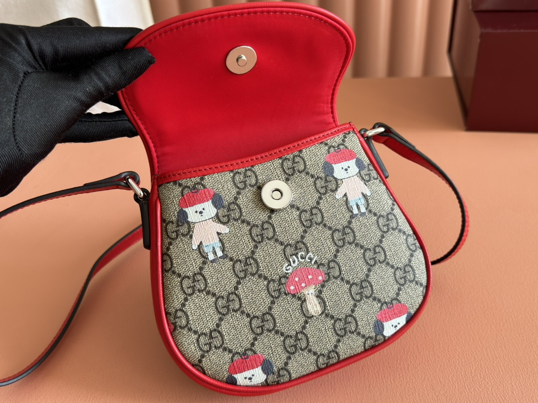 G*u*i children printed shoulder bag